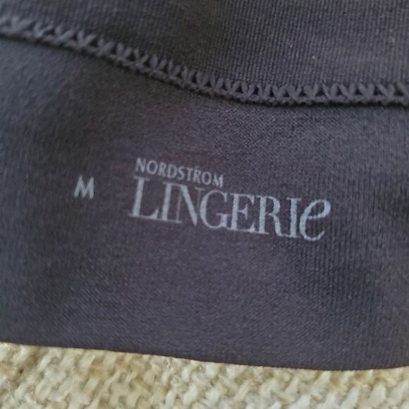 🌹 NORDSTROM LINGERIE 🌹 V-neck Two-Way Camisole - [Medium, Black] - Picture 9 of 10